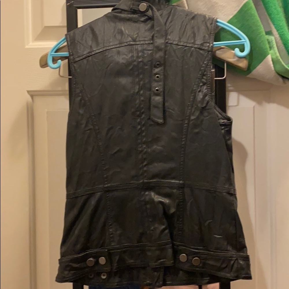 Vest - Picture 3 of 3
